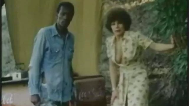 摩洛伊斯兰解放阵线的女同性恋者的大拇指馆有惠特尼的男同性恋者吮吸阴茎